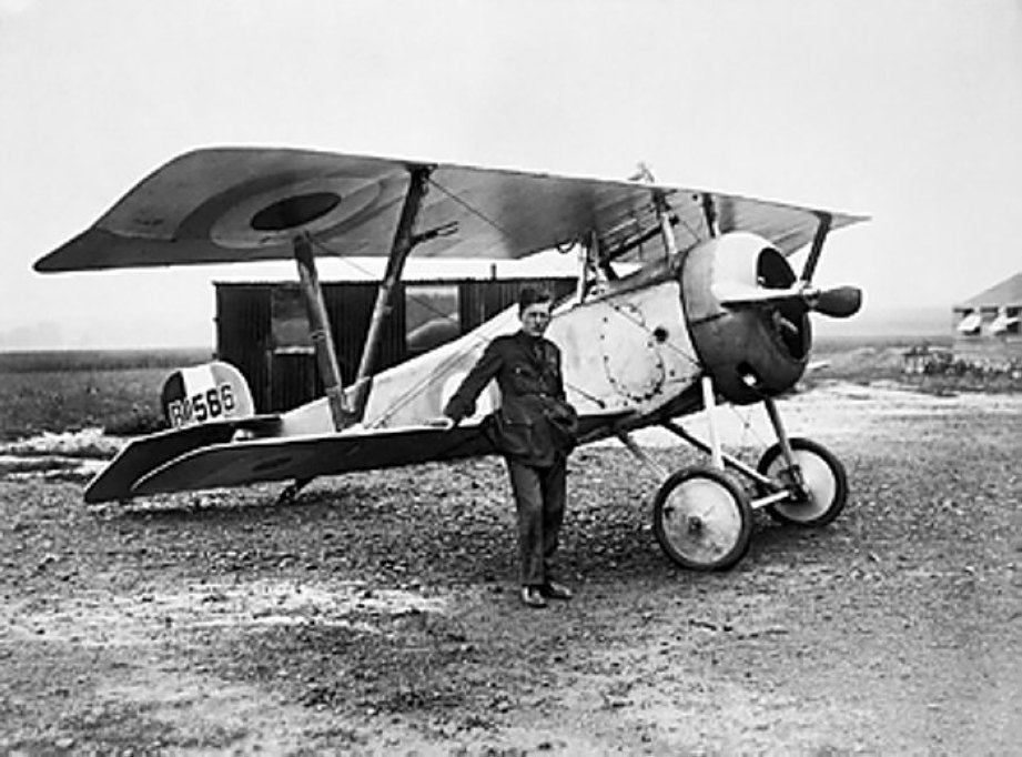 Le Nieuport 17, avion de chasse biplan français est mis en service en mars 1916.