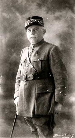 Le « père des chars » le général Jean-Baptiste Eugène Estienne.