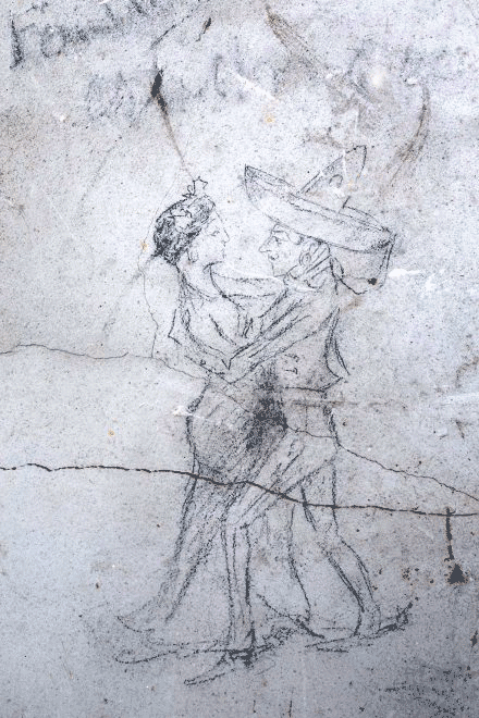 Grenade (Haute-Garonne), mur est ; couple de danseurs.