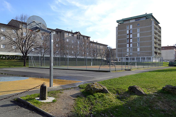 Terrain de tennis, bâtiment R et tour T, Quartier du Garros, Auch (c) Julien Defilon, Inventaire général Région Occitanie, Communauté d'agglomération du Grand Auch