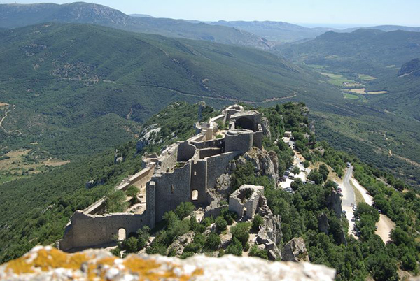 Château de Peyrepertuse (c) Josiane Pagnon, Inventaire général Région Occitanie 