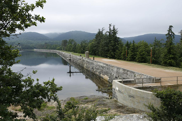 Digue dite barrage de Saint-Ferréol (c) Philippe Poitou, Inventaire général Région Occitanie