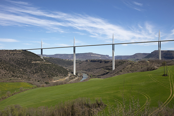 Le viaduc de Millau (c) David Maugendre, Inventaire général Région Occitanie