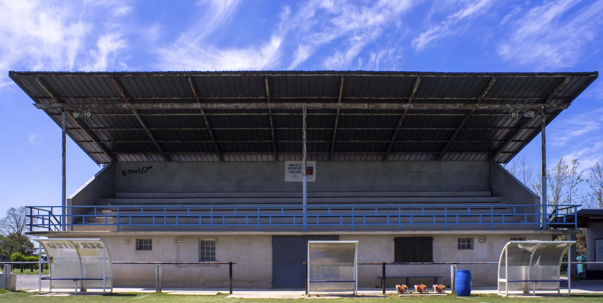 Regard sur cinq stades de rugby de la plaine du Tarn.
