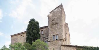 Vue générale de la maison des évêques à Puissalicon