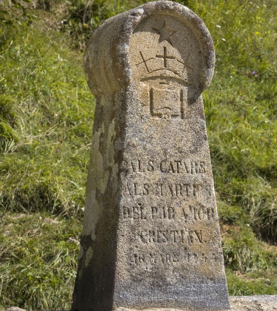 Stèle commémorant le bûcher du 16 mars 1244.