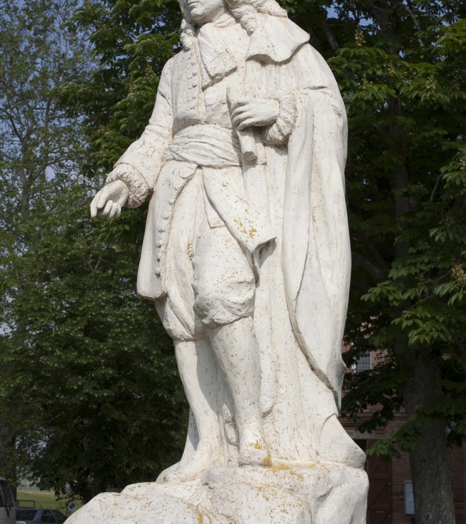 Statue de Riquet, œuvre de Madeleine Tézenas du Montcel d'après la statue réalisée en 1853 par Bernard Griffoul-Dorval.