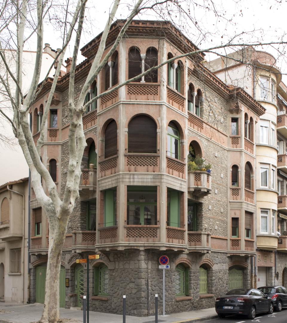 Immeuble de style néo-catalan à Perpignan dans les années 1930, architecte Mas-Chancel.