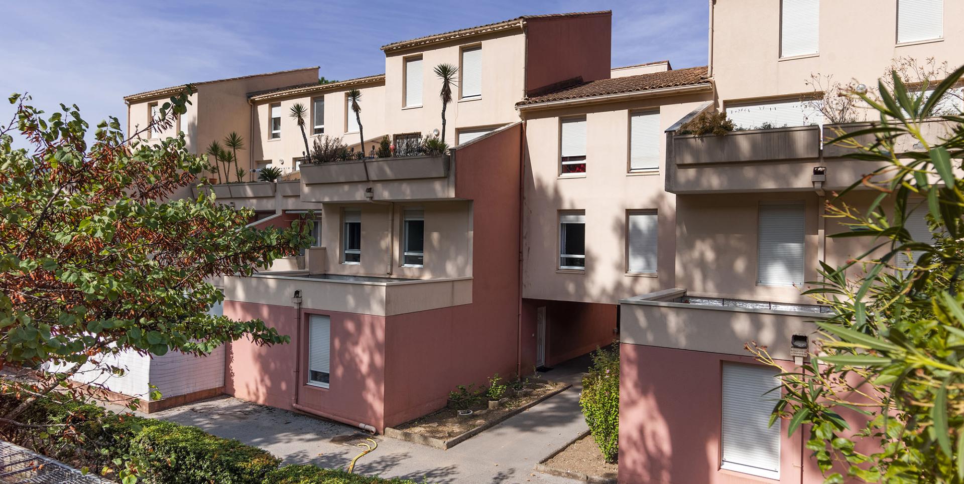 Ensemble de logements construits à Lodève,au Pont-de-Celles, pour les mineurs et leur famille : façades arrières (côté Lergue).