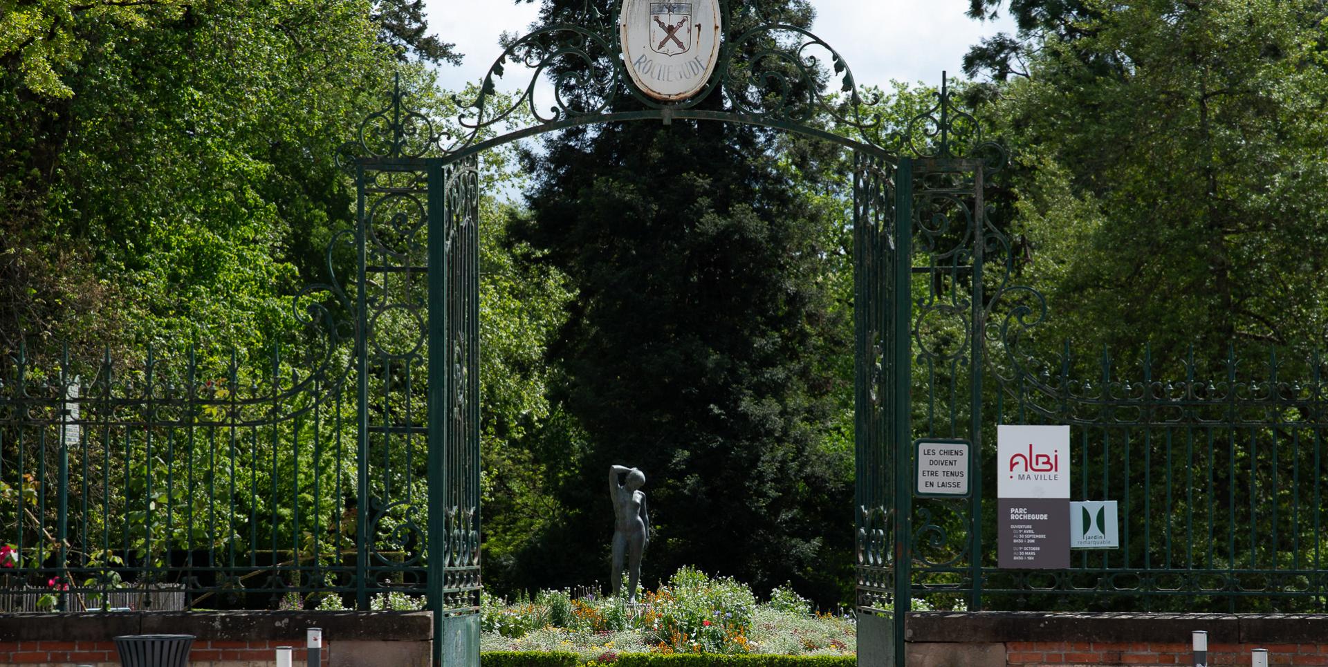 Entrée principale (nord) du parc depuis le boulevard Carnot.