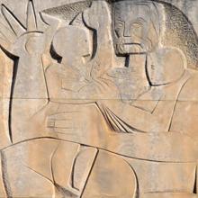 Bas-reliefs : Victor Hugo poète, groupe scolaire Victor Hugo, Tarbes (65)