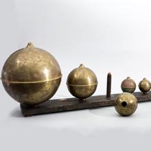 Résonateurs de Helmnotz, coll. d'objets de physique, lycée Pierre de Fermat, Toulouse (31)