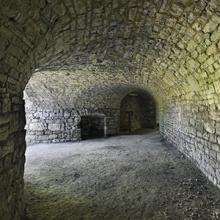 Galerie de circulation aménagée entre les quatre fours à chaux Despujols et Cie, La Tour-sur-Orb (34)