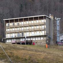 Ancien centre de jeunesse, actuellement auberge le Montagnard, station de sky des Monts d'Olmes, Montferrier (09)