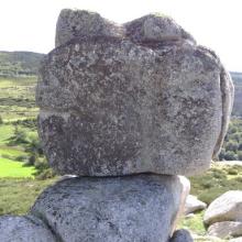 Rochers empilés avec cupules, ferme, Les Bondons (48)