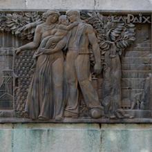 Allégorie de "La paix", monument aux morts de Decazeville (12)
