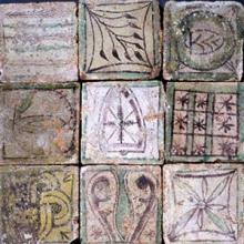 Carreaux de faïence, palais du cardinal Bertrand du Pouget, Villeneuve-lès-Avignon (30)